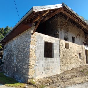 Maison en pierre en cours de rénovation à 10 min de Frangy